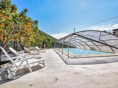 PoolOfHouse