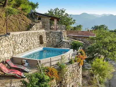 PoolOfHouse