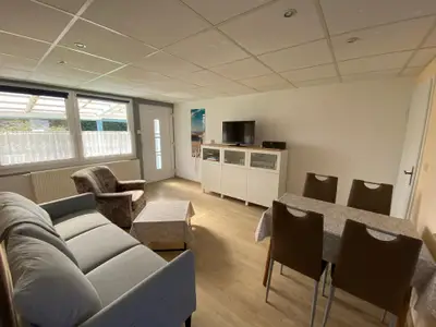 Wohnzimmer mit Essbereich