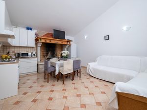 23745651-Ferienhaus-6-Galižana-300x225-5