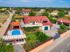 Ferienhaus für 12 Personen (210 m²) in Galovac