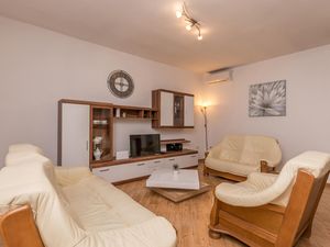 23738434-Ferienhaus-8-Galovac-300x225-2