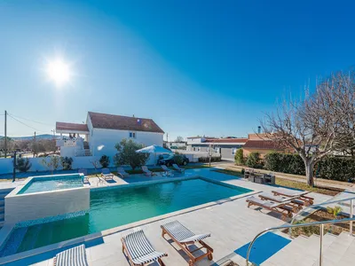 PoolOfHouse
