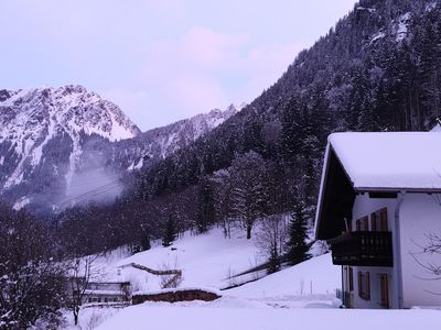 Haus im Winter mit Breitspitze