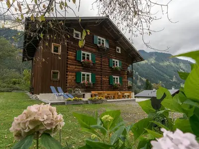 Bergfrieden in Partenen - außen