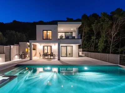 NEUE Villa River Hills mit beheiztem Pool mit Hydromassage, Fitnessraum, 3 Schlafzimmern mit eigenem Bad