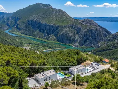 Markierte Lage der Villa River Hills in einem kleinen Ort Gata, in der natürlichen Umgebung.