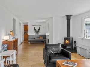 24018384-Ferienhaus-8-Gedser-300x225-3