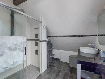 bathroom bathroom