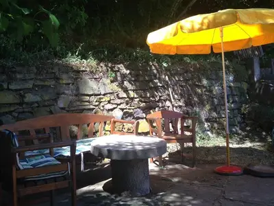 Gartenterrasse mit Grillplatz_