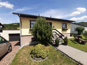 23466822-Ferienhaus-6-Gerolstein-300x225-1