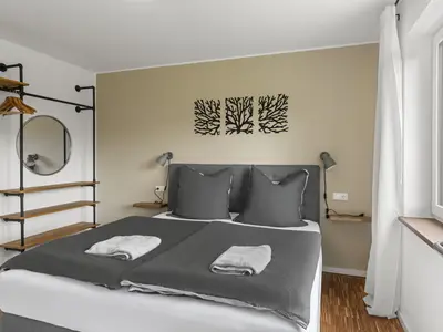 Schlafzimmer links 1