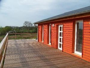 Ferienhaus mit Blick auf die Terrasse