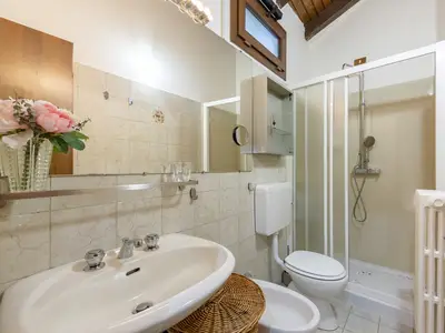 Badezimmer mit Dusche