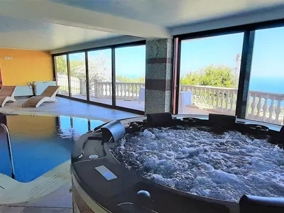 PoolOfHouse