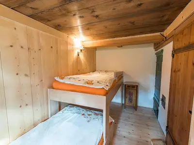 Schlafzimmer mit Höhenbett EG