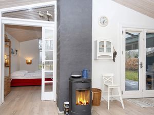 23952721-Ferienhaus-8-Glesborg-300x225-5