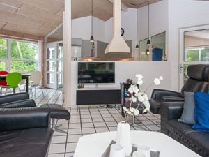 17928776-Ferienhaus-12-Glesborg-300x225-5