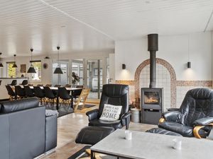 23730942-Ferienhaus-12-Glesborg-300x225-3