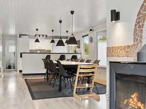 23730942-Ferienhaus-12-Glesborg-300x225-5