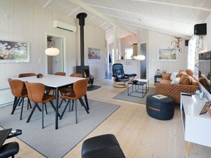 23726706-Ferienhaus-8-Glesborg-300x225-4