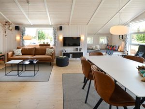 23726706-Ferienhaus-8-Glesborg-300x225-5