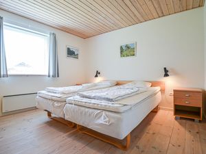 23727018-Ferienhaus-6-Glesborg-300x225-1