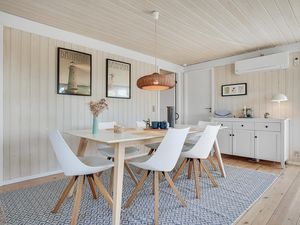 23740631-Ferienhaus-6-Glesborg-300x225-3