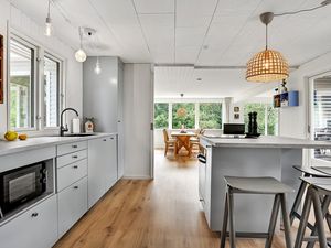 23756037-Ferienhaus-7-Glesborg-300x225-4