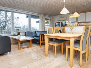 512347-Ferienhaus-6-Glesborg-300x225-3