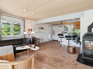 23726416-Ferienhaus-8-Glesborg-300x225-3