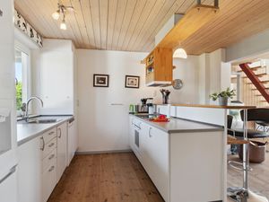 23726416-Ferienhaus-8-Glesborg-300x225-5