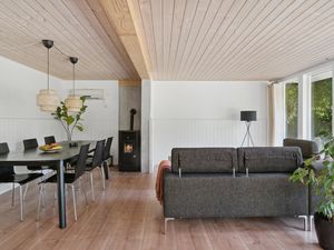 23765534-Ferienhaus-5-Glesborg-300x225-3