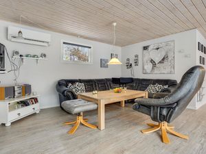 23745010-Ferienhaus-7-Glesborg-300x225-1