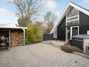 23762895-Ferienhaus-8-Glesborg-300x225-1