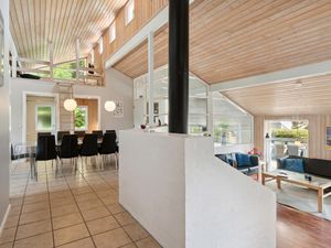 23764968-Ferienhaus-12-Glesborg-300x225-4