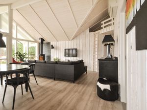 23737496-Ferienhaus-8-Glesborg-300x225-3