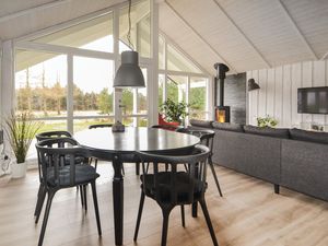 23737496-Ferienhaus-8-Glesborg-300x225-4