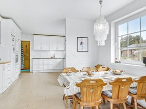 23723884-Ferienhaus-8-Glesborg-300x225-5