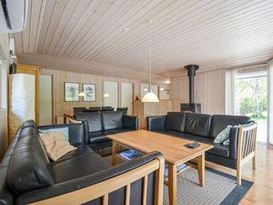 23737416-Ferienhaus-8-Glesborg-300x225-1