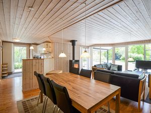 23737416-Ferienhaus-8-Glesborg-300x225-3