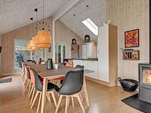 23762672-Ferienhaus-18-Glesborg-300x225-4