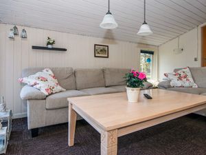 23035609-Ferienhaus-6-Glesborg-300x225-3