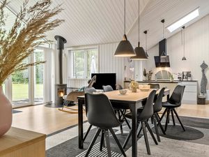 24024906-Ferienhaus-8-Glesborg-300x225-4