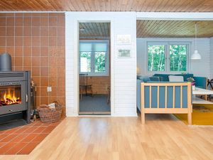 21967545-Ferienhaus-6-Glesborg-300x225-3