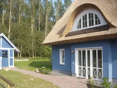 Eingangsbereich und Gartenhaus