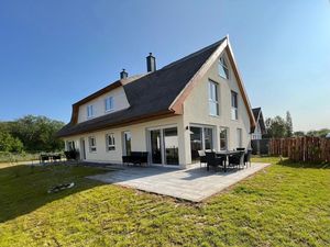 23937326-Ferienhaus-8-Glowe-300x225-0