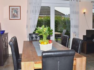 22426795-Ferienhaus-6-Glowe-300x225-3