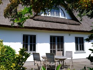 23974815-Ferienhaus-8-Glowe-300x225-5