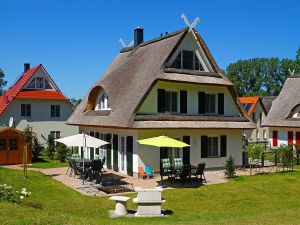 24023763-Ferienhaus-10-Glowe-300x225-1